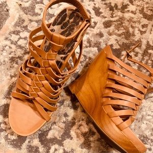Jessica Simpson Wedges